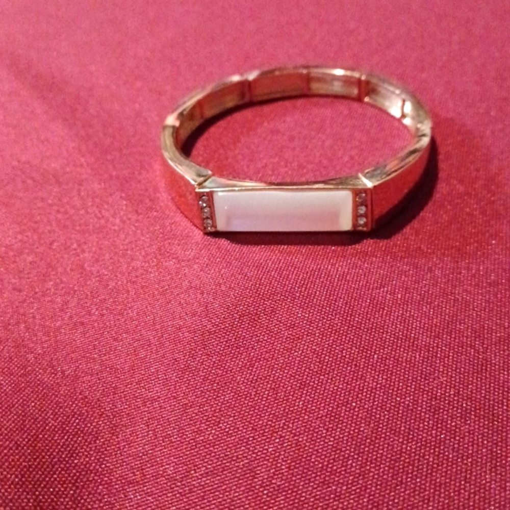 Rose gold pearl bracelet